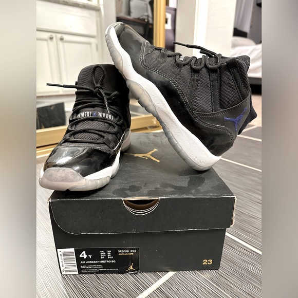 Space Jam Jordan 11s - Picture 2 of 4